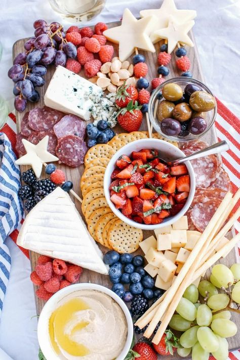 Patriotic Food, 4th Of July Desserts, Fourth Of July Food, Fourth Of July Decor, 4th Of July Celebration, Recipe Roundup, Pinot Grigio, 4th Of July Party, Food Platters