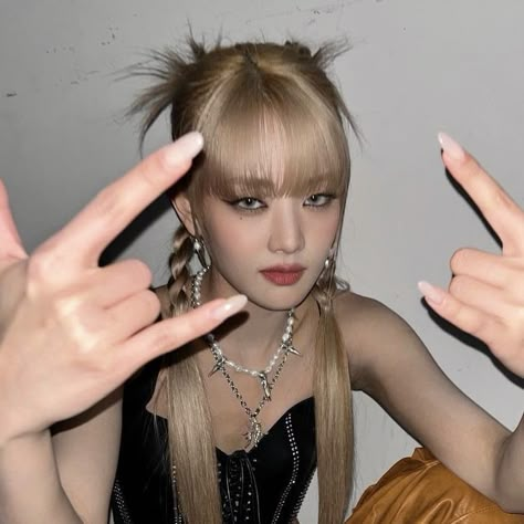 Gidle Minnie, Hair