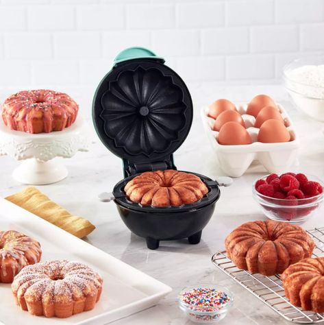 Dash Mini Bundt Maker Bundt Recipes, Kid Friendly Breakfasts, Cake Machine, Donut Maker, Mini Bundt, Pancake Maker, Egg Cake, Mini Bundt Cakes, Pies Maker