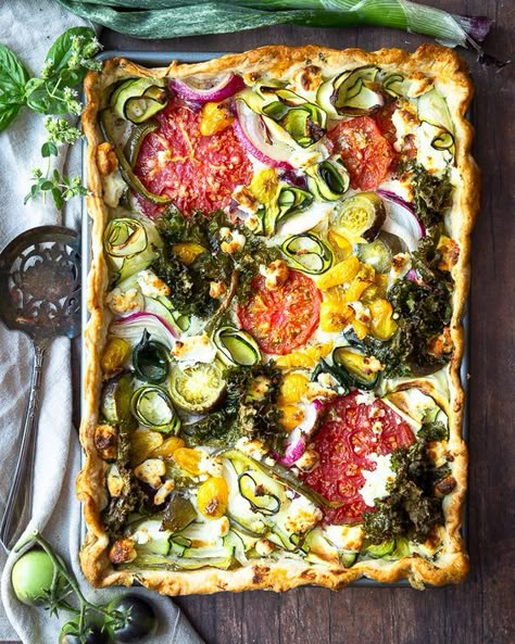 Veggie Tart Recipes, Tart Recipes Savory, Veggie Tart, Savory Tarts, Vegetable Tart, Puff Pastry Tart, Savory Herb, Tomato Tart, Tart Baking