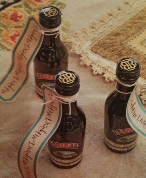 Mini Baileys bottle gift idea Mini Baileys Bottle Gift, Mini Baileys, Self Promo, Pretty Party, Bottle Gift, Mini Bottles, Coffee Gifts, Goodie Bags, Wedding Tips