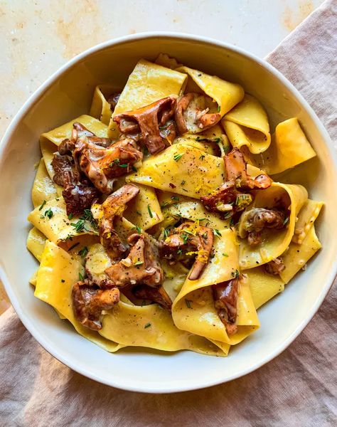 Mushroom Pappardelle, Dinner For One, Sunday Recipes, Weekend Meals, Mushroom Pasta, Creamy Mushrooms, Roasted Salmon, Sweet And Sour Pork, Social Club