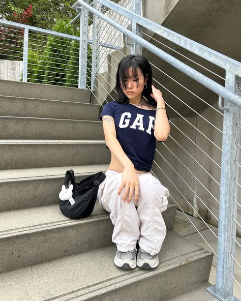 Off the shoulder t shirt, cargo pants, uniqlo moon bag, outfit ideas, thrifted outfit Moon Bag Outfit, Uniqlo Moon Bag, Off The Shoulder T Shirt, Bag Outfit Ideas, Uniqlo Bag, Bags Outfit, Thrifted Outfit, Streetwear Outfit Ideas, Moon Bag