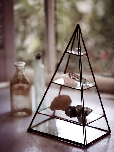 the perfect way to store my crystals (by ABJ glassworks + free people) Feng Shui Dicas, Indian Decor, Rock Collection, Décor Diy, Gems And Minerals, Tiny Homes, Crystal Gems, Rocks And Minerals, Rocks And Crystals