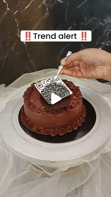 20 Year Old Birthday Cake For Guys, Trend Cake 2024, Cake Trends 2024, Unique Anniversary Cake Designs, Code Video, Video Message, Birthday Cakes For Men, Cake Trends, New Cake