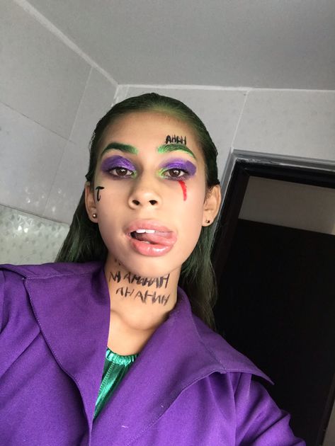 Joker Makeup Female, Kids Joker Costume, Female Joker Costume, Promo 21, Joker Halloween Makeup, Purim Costume, Halloween Costumes Women Creative, Female Joker, Myke Towers