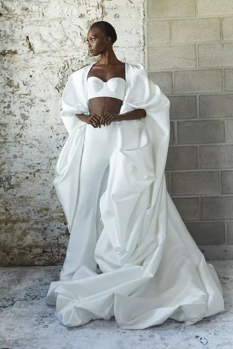 10 Wedding Dress Trends from the Fall 2022 Bridal Fashion Week Collections Trendy Bride, Bridal Bolero, Bridal Wrap, Wedding Wraps, Lela Rose, Sleeve Wedding Dress, Bridal Fashion Week, Wedding Dress Trends, Long Sleeve Wedding