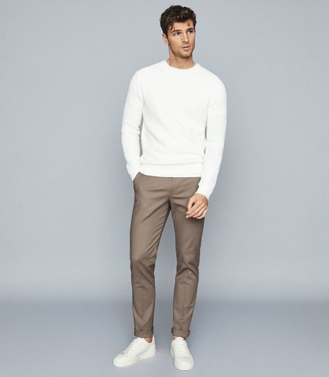 Sweater Outfits Men, Smart Casual Men, Slim Fit Chinos, Smart Casual Outfit, Mens Fashion Casual Outfits, Mens Chinos, Men Fashion Casual Outfits, Business Casual Men, Mens Casual Outfits