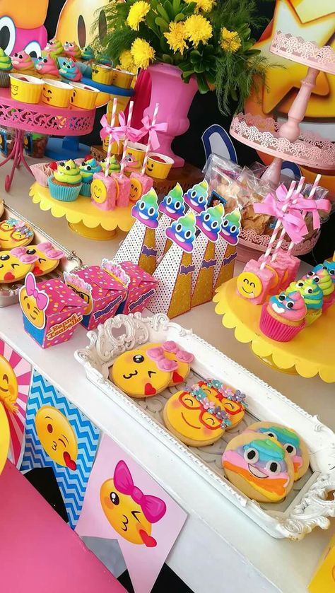 Emojis Birthday Party Ideas, Emoji Theme Birthday Party, Emoji Party Ideas Decoration, Girls Emoji Birthday Party, Emoji Party Theme, Epic Emoji, Emoticon Party, Emoji Birthday Party Ideas, Shopkins Party Decorations