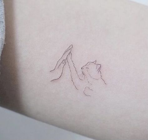 Tattoo Ideas Cat In Memory Of, Subtle Tattoos, Simplistic Tattoos, Fine Line Tattoos, Minimal Tattoo, Line Tattoos, Makeup Eyeliner, Cat Tattoo, Tattoo Style