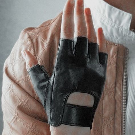 Gloves Reference, Hunter Core, Gloves Fashion, Tomboy Style Outfits, Stage Performance, Tomboy Fashion, Edgy Outfits, Leather Gloves, Aesthetic Clothes