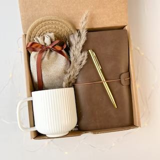 Thrifted Gifts, Notebook Gift Ideas, Brown Notebook, Homemade Presents, Homemade Gift Baskets, Presents Ideas, Gift Wrapping Inspiration, Gift For Coworker, Small Business Inspiration