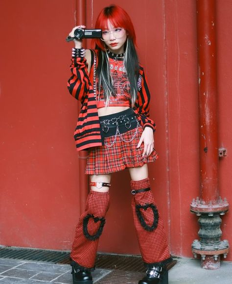 Punk Outfits Colorful, Bubblegum Punk Fashion, Angura Kei Aesthetic Outfit, Alternative Fashion Colorful, Colorful Punk Outfits, Red Punk Outfits, Colorful Alt Outfits, Colorful Goth Outfits, Gabby Outfits