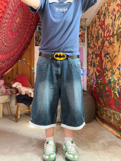 Jorts, batman belt buckle, vintage nike, DC shoes, outfit, y2k, summer fits, marvel, baggy, skater style Dc Shoes Outfit 2000s, Y2k Summer Fits, Dc Shoes Outfit, Batman Belt, Skater Boy Aesthetic, Block Core, Beauty Outfits, Richard Siken, Batman Outfits