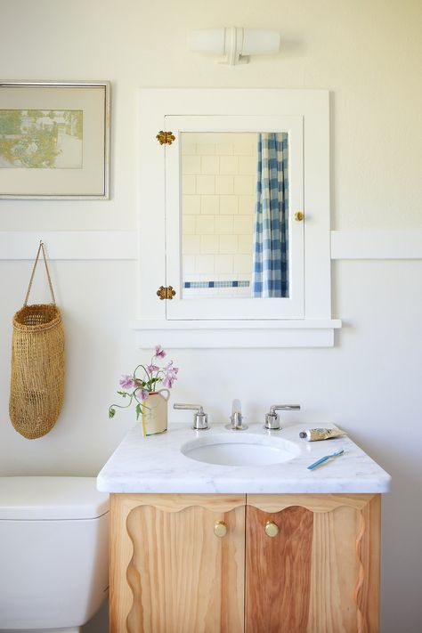 Inside a Portland Bungalow Where Summer Never Ends | Architectural Digest Blue Bathrooms Ideas, Portland Bungalow, Bathroom Facelift, Bungalow Interior, Black Friday Furniture, Blue Ceilings, Dining Nook, Bathroom Inspo, Furniture Deals