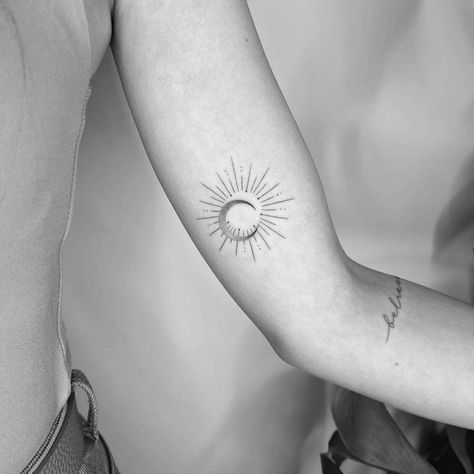 Sun And Moon Tattoos, Tattoo Sonne, Underarm Tattoo, Luna Tattoo, Inner Arm Tattoos, Sun And Moon Tattoo, Inner Arm Tattoo, Moon Tattoos, Boho Tattoos