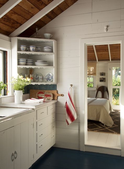 Nantucket Cottage — Kevin Isbell Interiors Vermont Cottage Interior, East Coast Cottage Interiors, Cape Cod Cottage Kitchen, Cape Cod Cottage Interiors, New England Cottage Interiors, Nantucket Cottage Interiors, Cape House Interior Design, Nantucket Homes, Maine Cottage Interiors