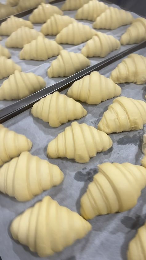 Julien Sion | How to make perfect lattice croissant cookie dough and perfect lamination #lattice #croissant #pastry #patisserie #croissants #yummy #yum… | Instagram Croissant Cookie, Croissant Pastry, Cookie Dough, Lattice, Dough, Pastry, Instagram, Patisserie