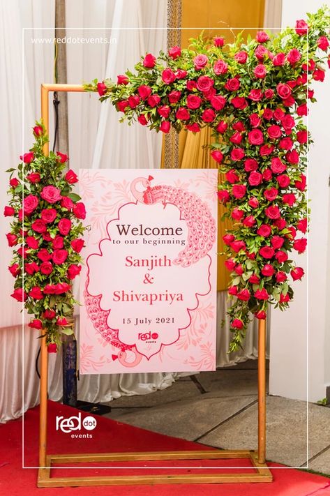 Hindu wedding contemporary entrance decoration | Gallery India Wedding Decorations Backdrops, Simple Welcome Board Wedding, Decoration Marriage Wedding Ideas, Function Entrance Decoration, Diy Hindu Wedding Decorations, Mandapam Entrance Decoration, Wedding Reception Gate Decoration, Wedding Hall Entrance Design, Wedding Reception Banner