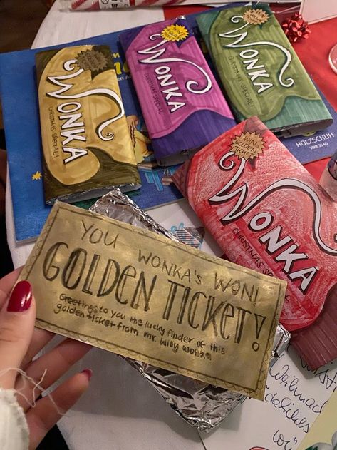 Willy Wonka Chocolate, Wonka Party, Chocolate Bars Gift, Willy Wonka Party, Paper Birthday Cards, Wonka Chocolate, Albanian Quote, Netflix Codes, Chocolate Card