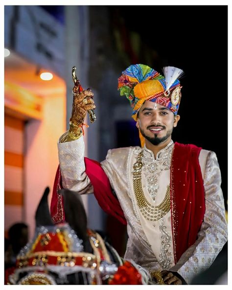 Wedding photography Dulha Closeup, Dulha Single Pose, Wedding Dulhan Pose, Wedding Dulhan, Single Pose, Men Fashion Photoshoot, Rajasthani Dress, Indian Wedding Poses, Bride Photos Poses