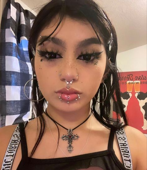 Body Modification Piercings, Vertical Labret Piercing, Face Tats, Cute Nose Piercings, Face Piercings, Cool Piercings, Labret Piercing, Facial Piercings, Cute Piercings