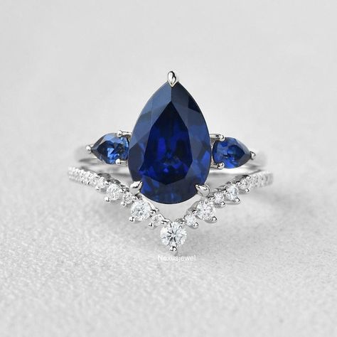 Blue Saffire Engagement Rings, Blue Moissanite Ring, Saphire Engament Ring Set, Antique Wedding Rings Vintage, Pear Sapphire Ring, Sapphire Wedding Ring Set, Three Stone Ring Settings, Antique Engagement Rings Sapphire, Ring Bands