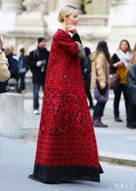 Paris Fashion Week - Photos Ulyana Sergeenko, Estilo Hippy, Paris Fashion Week Street Style, Looks Street Style, Russian Fashion, Street Style Paris, Mode Inspiration, Street Styles, Red And Black