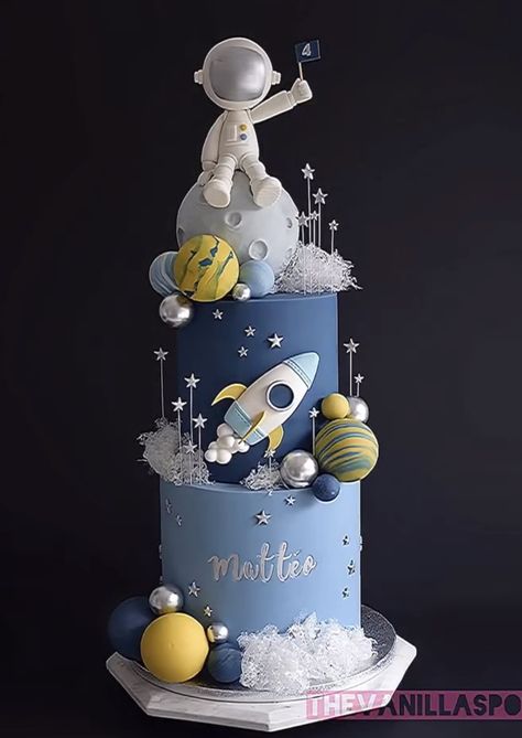 Astronaut Theme, Planet Cake, Astronaut Party, Baby First Birthday Cake, Fondant Cake Designs, Astronaut Birthday, Space Theme Party, Boy Birthday Party Themes, Space Birthday Party