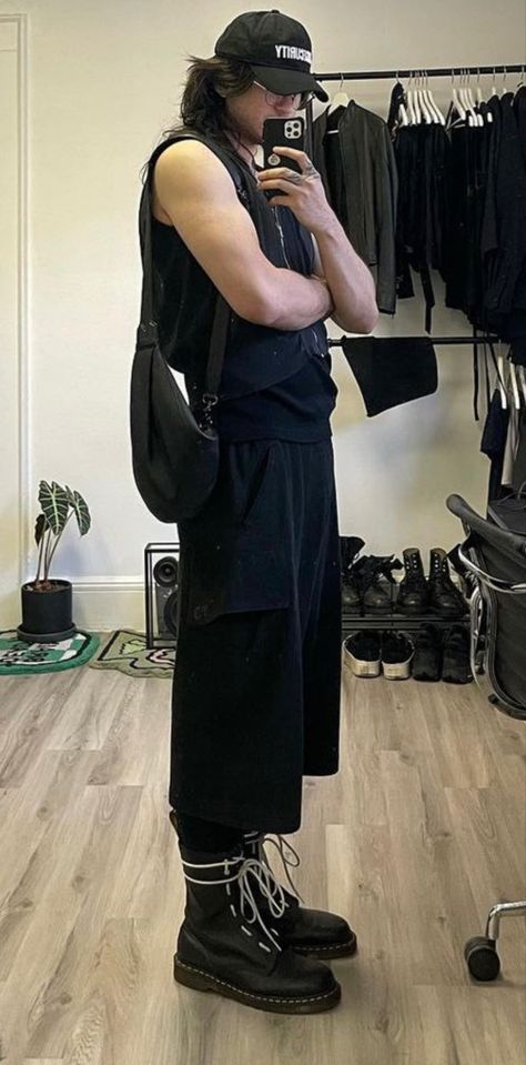 Mens Goth Fashion Casual, Goth Summer Outfits Men, Yohji Yamamoto Street Style, Mens Goth Fashion, Minimalist Outfit Men, Goth Outfits Men, Goth Fashion Men, Wizard Core, Goth Summer Outfits