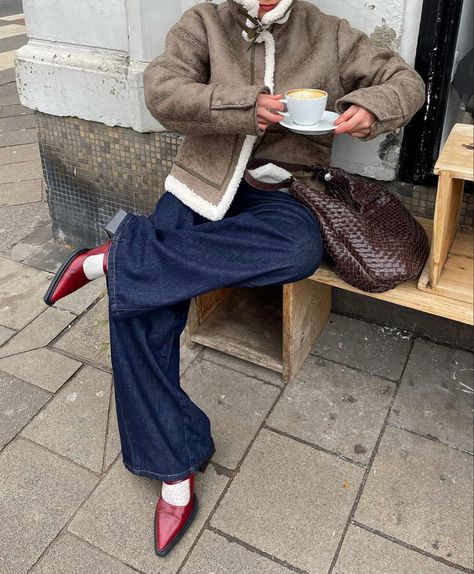 Brown Bottega Bag Outfit, Brown Hobo Bag Outfit, Bottega Hobo Bag Outfit, Red Pointed Heels Outfit, Bottega Veneta Hobo Bag Outfit, Bottega Bag Outfit, Bottega Veneta Bag Outfit, Beige Bag Outfit, Brown Suede Jacket Outfit