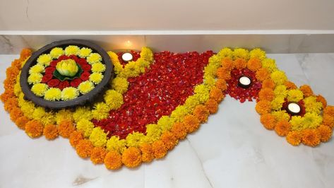 Small Mandir, Side Rangoli, Flower Rangoli Designs, Diwali Special Rangoli Design, Simple Flower Rangoli, Flowers Rangoli, Rangoli Diwali, Design Rangoli, Rangoli Designs Simple Diwali