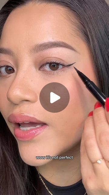 Jess | Makeup • Tutorials on Instagram: "Easy eyeliner hack?? It actually worked 😮 @stxph.h  Using @milanicosmetics stay put liquid liner   #eyeliner #wingedeyeliner #eyelinertutorial #eyelinerhacks #makeuphacks" Eye Wing Tutorial Liquid Liner, Liquid Liner Tutorial, Eyeliner Tutorial Liquid Liner, Eye Wing Tutorial, Liquid Eyeliner Looks, Wing Eyeliner Tutorial, Easy Eyeliner Tutorial, Liquid Eyeliner Tutorial, How To Do Winged Eyeliner