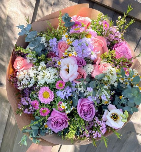 Bouquet Of Flowers Spring, Aesthetic Floral Bouquet, Cute Simple Flower Bouquet, Most Beautiful Flower Bouquet, Different Kinds Of Bouquets, Random Flower Bouquet, Pale Pink Flower Arrangements, May Flowers Bouquet, Different Flowers Bouquet