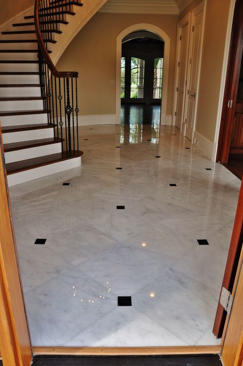 Polished white marble tile with black onyx marble inserts Wood Tile Floor Ideas, Entryway Flooring Ideas, Luxury Tile Floor, Dream House Entryway, Tile Floor Ideas, Wood Tile Floor, Floor Pattern Design, Hallway Tiles Floor, Marble Floor Pattern