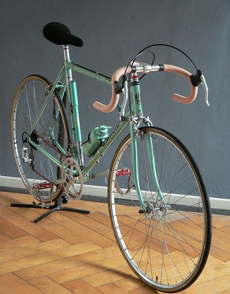 Bianchi Rekord 745 mid 1970's. My first racing bike was an old Bianchi I bought from an Italian kid, though not quite as old as this one. Same distinct color though. Vintage Racing Bike, Bianchi Bicycle, Bici Retro, Classic Road Bike, Road Bike Vintage, Race Bike, Velo Vintage, Dream Bike, Steel Bike