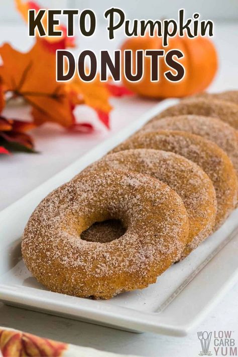 Gluten Free Pumpkin Cake, Sugar Free Donuts, Low Carb Donut, Crocheted Sweaters, Pumpkin Donut, Keto Bread Recipe, Keto Donuts, Pumpkin Spice Donut, Postre Keto