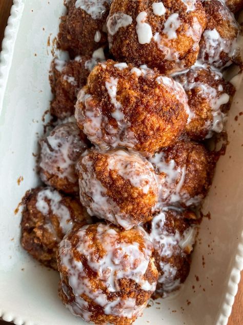 This Vegan and Gluten Free Monkey bread is a healthier take on a breakfast classic! It's made with oat flour and also free from oil, yeast, and refined sugars. #vegan #glutenfree #brunch Healthy Cinnamon Rolls Recipe, Bring To A Bbq, Gluten Free Monkey Bread, Coconut Butter Recipes, Breakfast Classic, Healthy Cinnamon Rolls, Caesar Pasta Salad, Caesar Pasta, Dairy Free Snacks