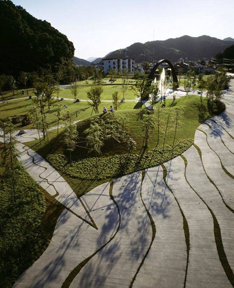 Project: Saiki Peace Memorial Park Designer: Earthscape Location: Tsuruyamachi Saiki-city Oita, Japan Landscape Architecture Park, Villa Architecture, Paving Pattern, Urban Landscape Design, Park Landscape, Easy Landscaping, Landscape Architecture Design, Urban Park, Parking Design