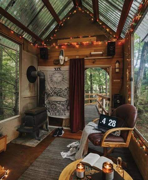 Such an amazing set up So many cute things in a small space Ecological House, Cabin Aesthetic, Little Cabin, Tiny House Cabin, Cabin Style, Cabin In The Woods, Cabins And Cottages, Cabin Life, Tiny House Living