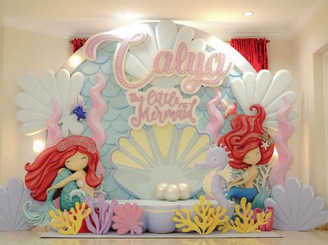 Mermaid Backdrop Ideas, Mermaid Birthday Party Decorations, Mermaid Party Decorations, Mermaid Theme Party, Mermaid Parties, Baby Birthday Cakes, Mermaid Theme, Mermaid Birthday Party, Letter Balloons