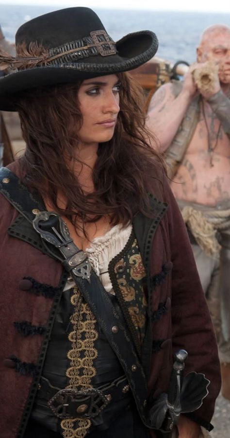 Angelica Teach Pirates Of The Caribbean, Penelope Cruz Pirates Of The Caribbean, Pirates Of Caribbean Costume, Angelica Pirates Of The Caribbean, Calypso Pirates, Brunette Halloween, On Stranger Tides, Pirate Queen, Pirate Halloween