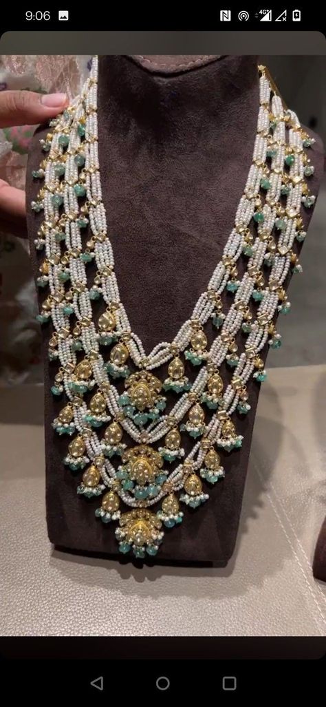 Gold Jewelry Prom, Indian Wedding Jewelry Sets, Neck Pieces Jewelry, Indian Bridal Jewelry Sets, Fancy Jewelry Necklace, Bridal Jewelry Vintage, Bridal Jewellery Design, Beaded Necklace Designs, Antique Bridal Jewelry