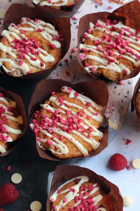 White Chocolate & Raspberry Muffins! White Chocolate Raspberry Muffins, White Chocolate Chip Muffins, Baking Recipes Uk, Chocolate Raspberry Muffins, Choc Muffins, Raspberry And White Chocolate Muffins, Raspberry Muffin Recipes, White Chocolate Muffins, Janes Patisserie