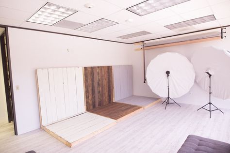 Photography Studio Decor Interior Design, Newborn Photography Setup, Photo Studio Design, Photography Studio Decor, Photography Room, Photography Studio Design, Photography Studio Setup, Home Studio Ideas, Rustic Photography