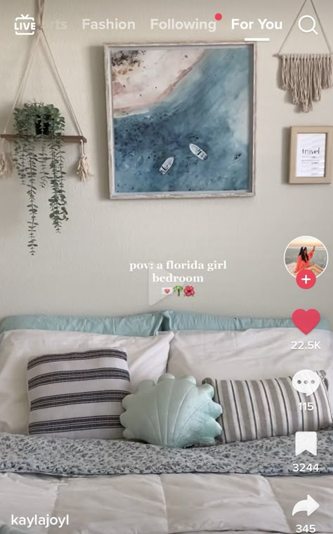 Beach Rooms Teenage, Ocean Teenage Bedroom, Ocean Apartment Decor, Coastal Bedrooms Teen Girl, Aussie Beach Girl Room, Florida Girl Bedroom, Beach Girl Aesthetic Room Ideas, Beach Girl Room Aesthetic, Girls Ocean Themed Bedroom