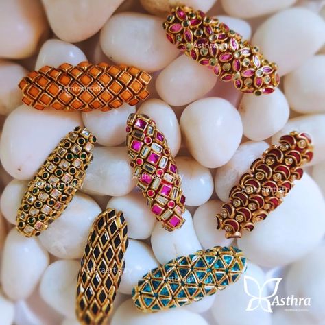 Customised Kundan Saree Pins ✨ DM/Whatsapp to 8015796936 for enquires and orders #kundanjewellery#saree#sareepin#kundan#silkthread#accessories#explore#explorepage#asthraartistry#instagood#trending Saree Pins Brooches, Saree Brooch, Saree Pins, Saree Pin, Silk Thread Bangles Design, Acrylic Rangoli, Thread Bangles Design, Silk Thread Jewelry, Silk Thread Bangles