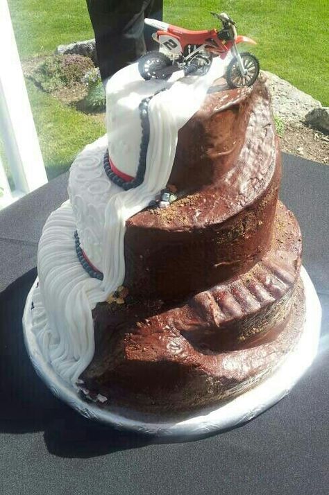 My man would LOVE this cake Dirt Bike Wedding Cake, Dirt Bike Wedding Ideas, Motocross Wedding, Motocross Cake, Dirt Bike Wedding, Bike Cake, Bike Cakes, Honda Dirt Bike, Nice Cake