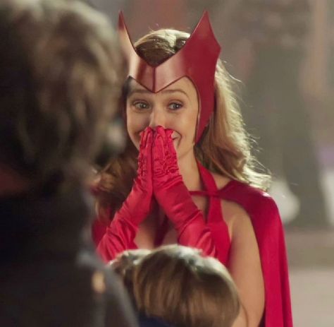 Olsen Scarlet Witch, Kevin Feige, Lizzie Olsen, Elizabeth Olsen Scarlet Witch, Scarlet Witch Marvel, Scarlett Witch, Wanda And Vision, Marvel Actors, Lucy Hale