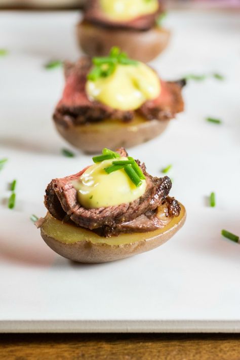 Steak Appetizers, Steak And Potatoes, Potato Appetizers, New Year's Eve Appetizers, Steak Potatoes, Fancy Appetizers, Fall Appetizers, Elegant Appetizers, Potato Bites